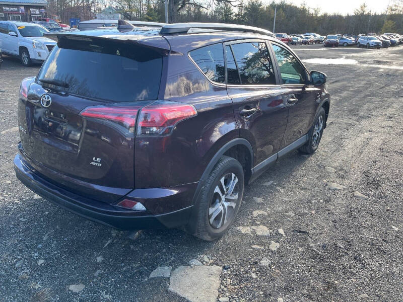 2017 Toyota RAV4 LE photo 4