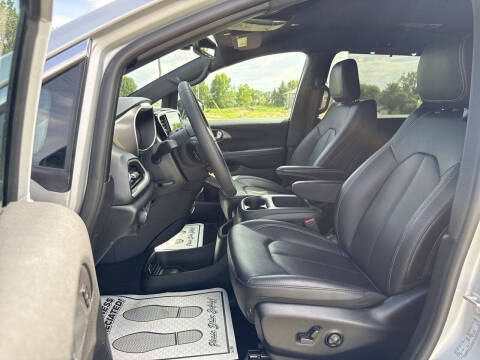 2026 Chrysler Pacifica Select
