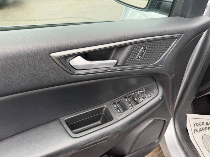 2020 Ford Edge SE