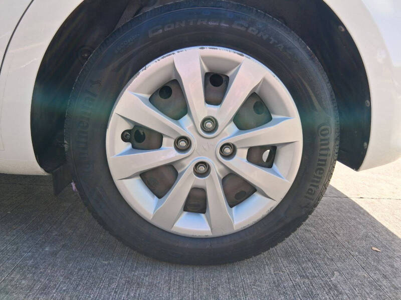 2016 Kia Rio 5-Door LX