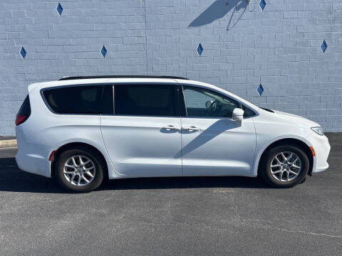 2022 Chrysler Pacifica for sale at Kerns Ford Lincoln in Celina OH