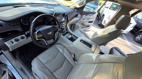 2017 Cadillac Escalade Luxury