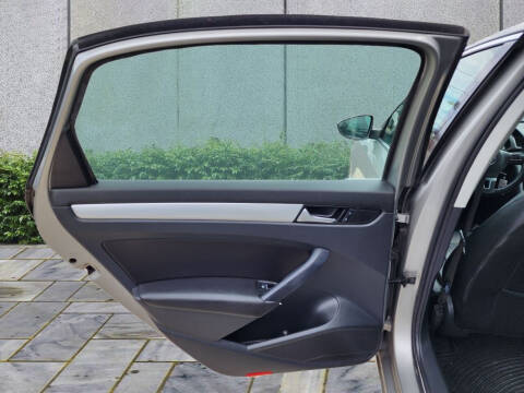 2012 Volkswagen Passat SE PZEV