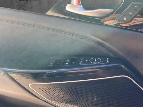 2017 Kia Cadenza Technology