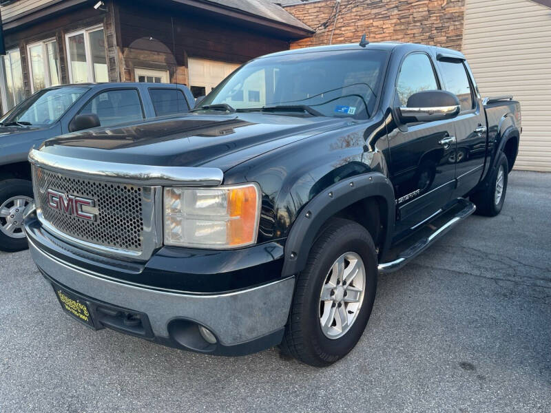 2004 Chevrolet Silverado 1500 for sale at Bobbys Used Cars in Charles Town WV