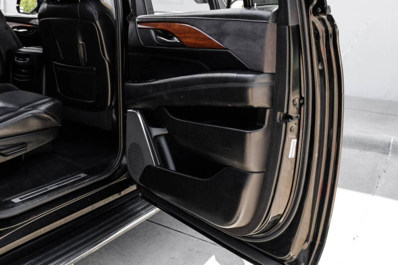 2016 Cadillac Escalade ESV Luxury Collection