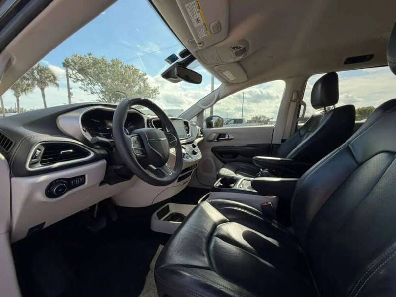 2022 Chrysler Pacifica Hybrid Touring L