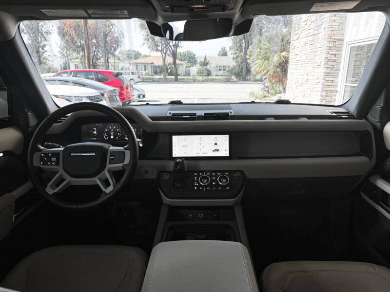 2023 Land Rover Defender 110 SE