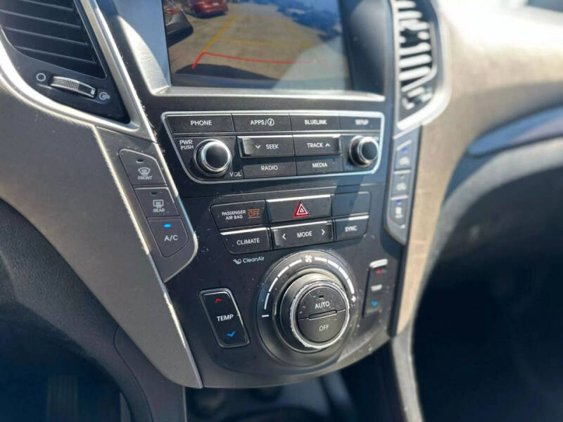 2017 Hyundai Santa Fe SE