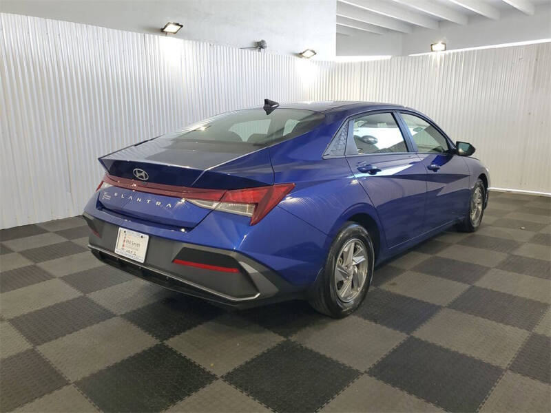 2024 Hyundai Elantra SE