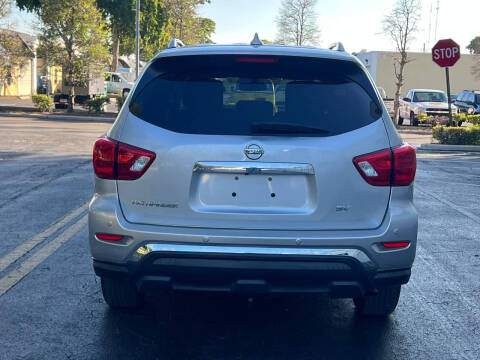 2020 Nissan Pathfinder SV