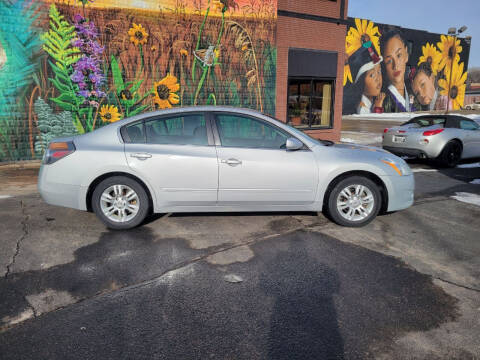 2011 Nissan Altima for sale at RIVERSIDE AUTO SALES in Sioux City IA