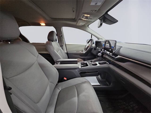 2022 Toyota Sienna Limited 7-Passenger