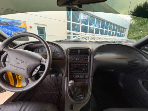 2004 Ford Mustang GT Deluxe