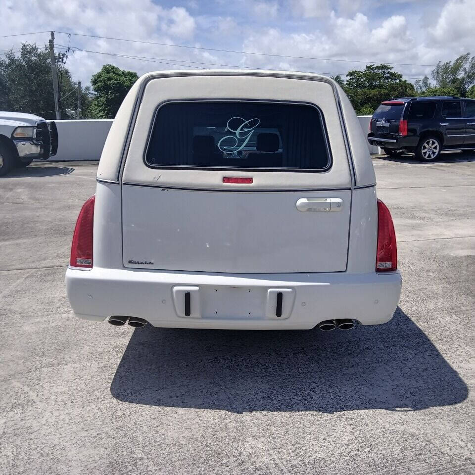 2006 Cadillac DTS Pro Hearse - $17,500