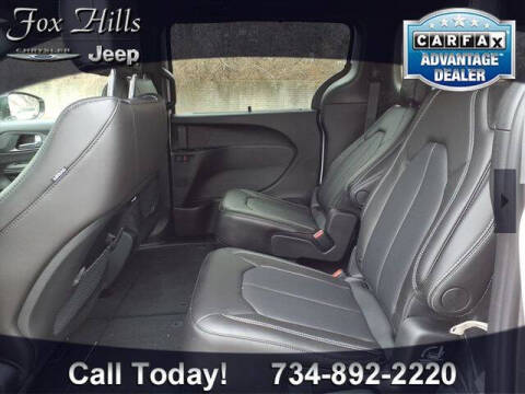 2026 Chrysler Pacifica Select