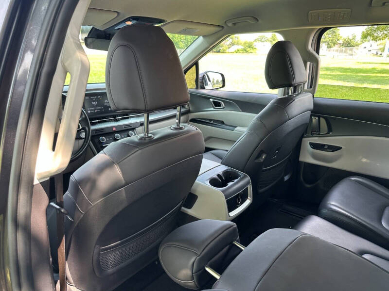 2022 Kia Carnival LX