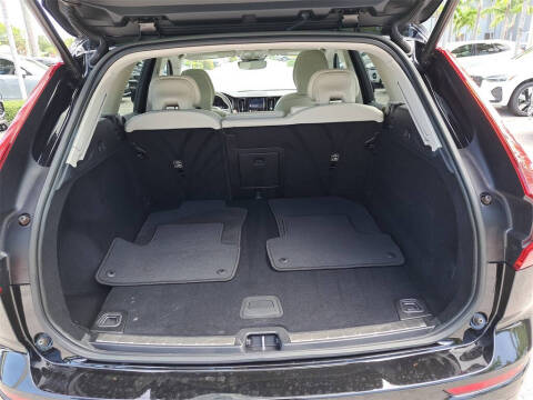 2022 Volvo XC60 B5 Momentum