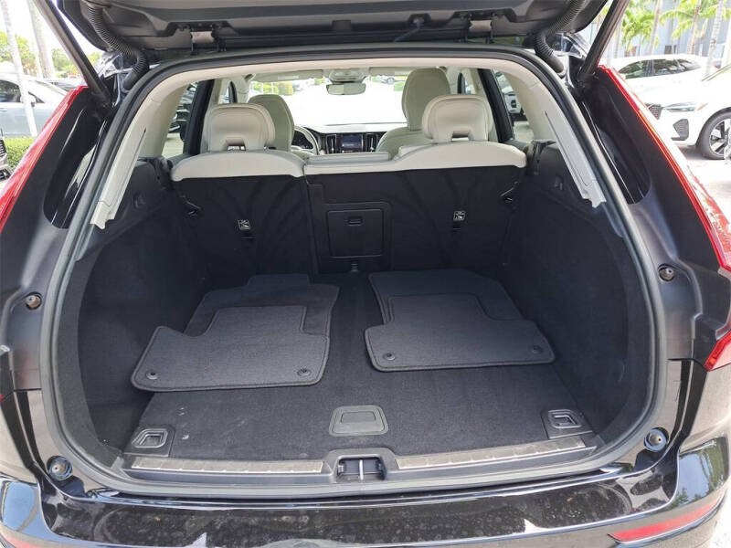 2022 Volvo XC60 B5 Momentum