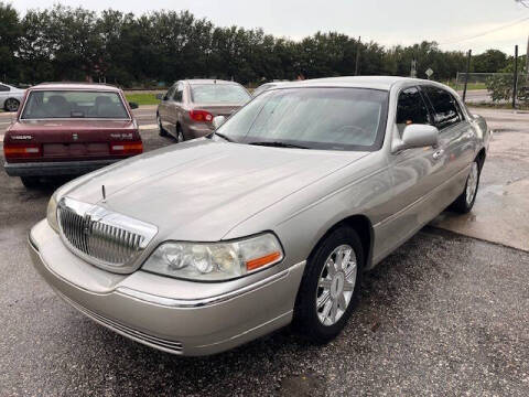 2006 Lincoln Town Car for sale at ROYAL MOTOR SALES LLC in Dover FL