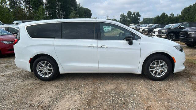 2026 Chrysler Voyager LX