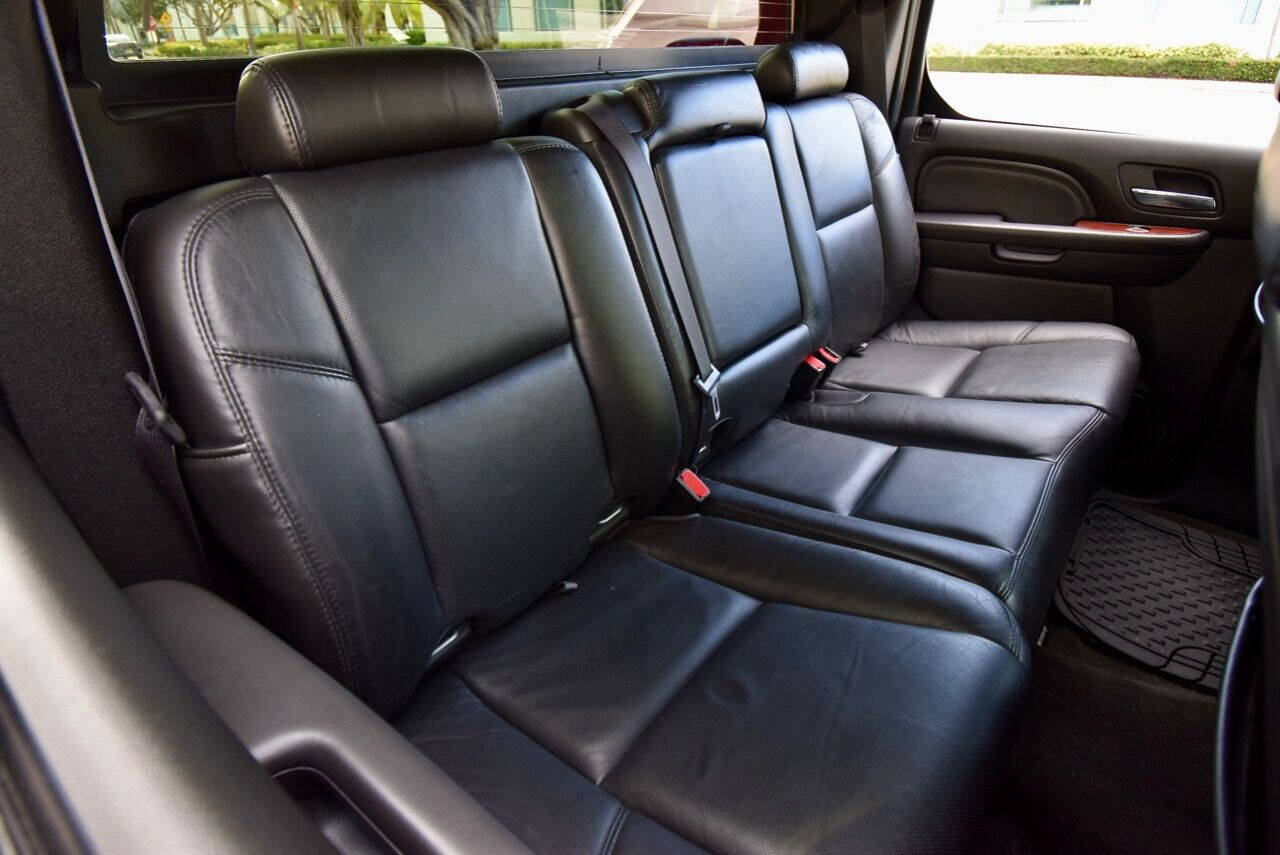 2007 Cadillac Escalade EXT 29