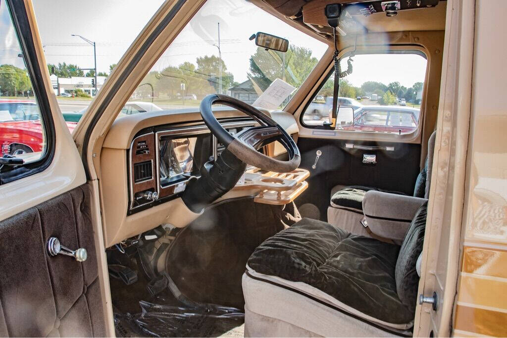 1984 Ford E-Series 89