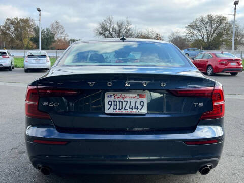 2021 Volvo S60 T5 Momentum