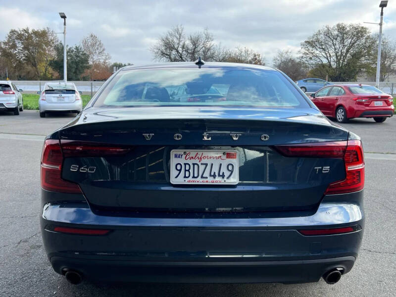 2021 Volvo S60 T5 Momentum