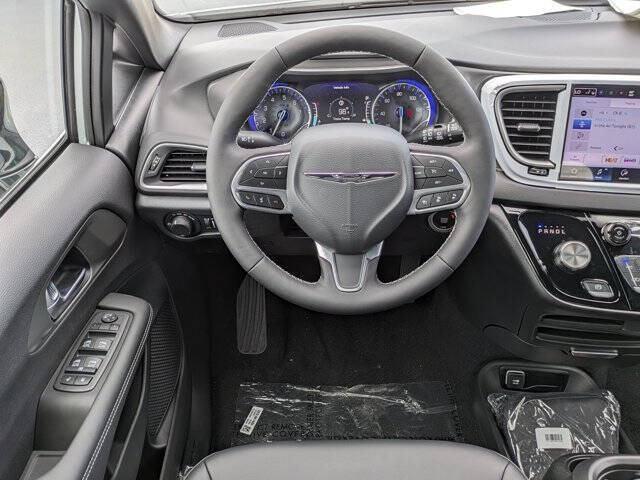 2026 Chrysler Voyager LX