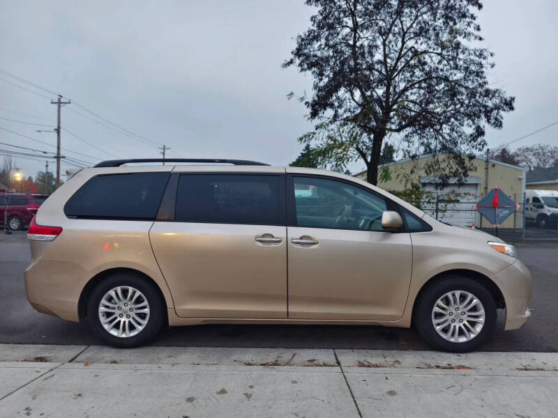 2011 Toyota Sienna