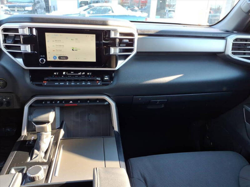 2025 Toyota Sequoia SR5