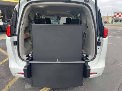 2024 Chrysler Voyager LX