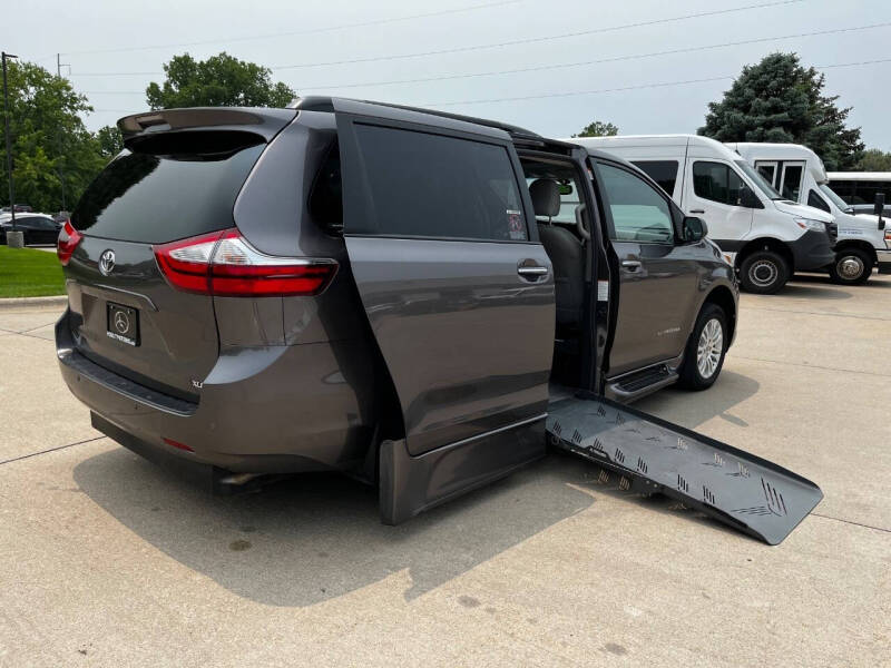 2015 Toyota Sienna XLE 8-Passenger
