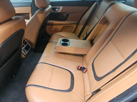 2015 Jaguar XF 3.0 Sport