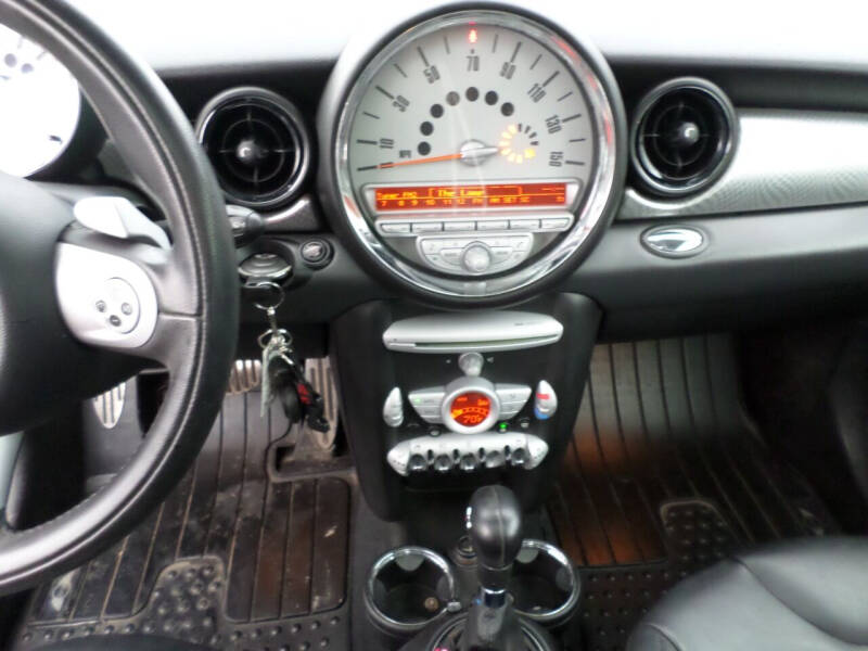 2008 MINI Cooper S photo 17