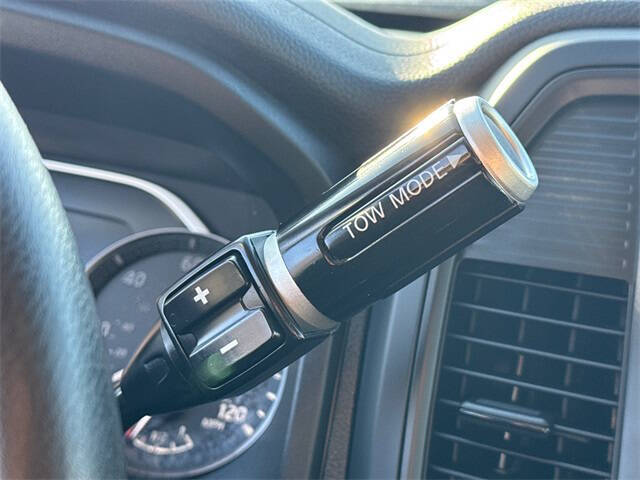 2022 Nissan Titan SV