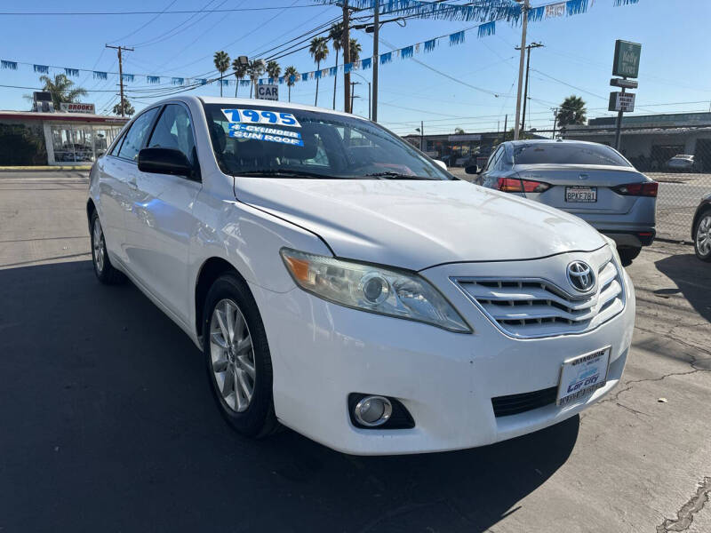 2010 Toyota Camry XLE photo 2