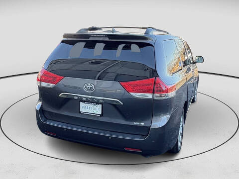 2012 Toyota Sienna