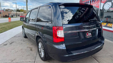 2013 Chrysler Town and Country Touring-L