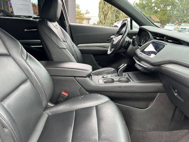 2022 Cadillac XT4 Premium Luxury