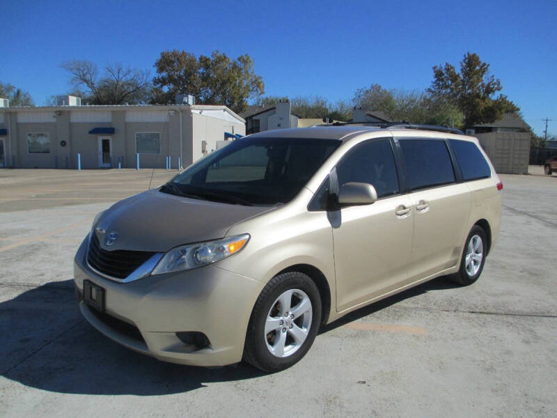 2011 Toyota Sienna LE 7-Passenger Auto Access Seat