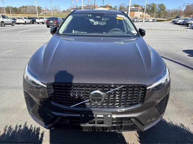 2025 Volvo XC60 B5 Plus Dark Theme