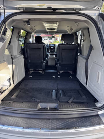 2012 Chrysler Town and Country Touring