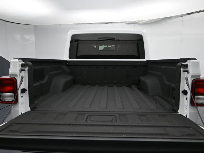 2025 Jeep Gladiator NightHawk