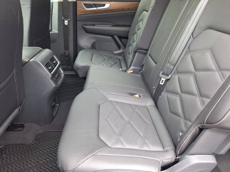 2025 Volkswagen Atlas SE