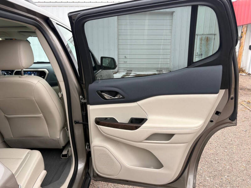 2023 GMC Acadia Denali