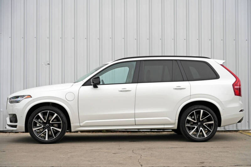 2023 Volvo XC90 Recharge T8 Ultimate Dark Theme