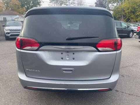 2020 Chrysler Pacifica Touring L