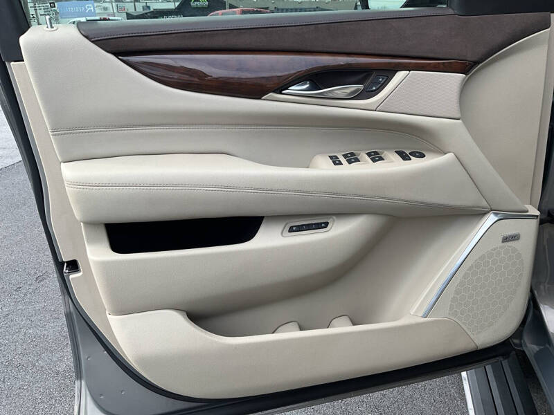 2017 Cadillac Escalade ESV Premium Luxury